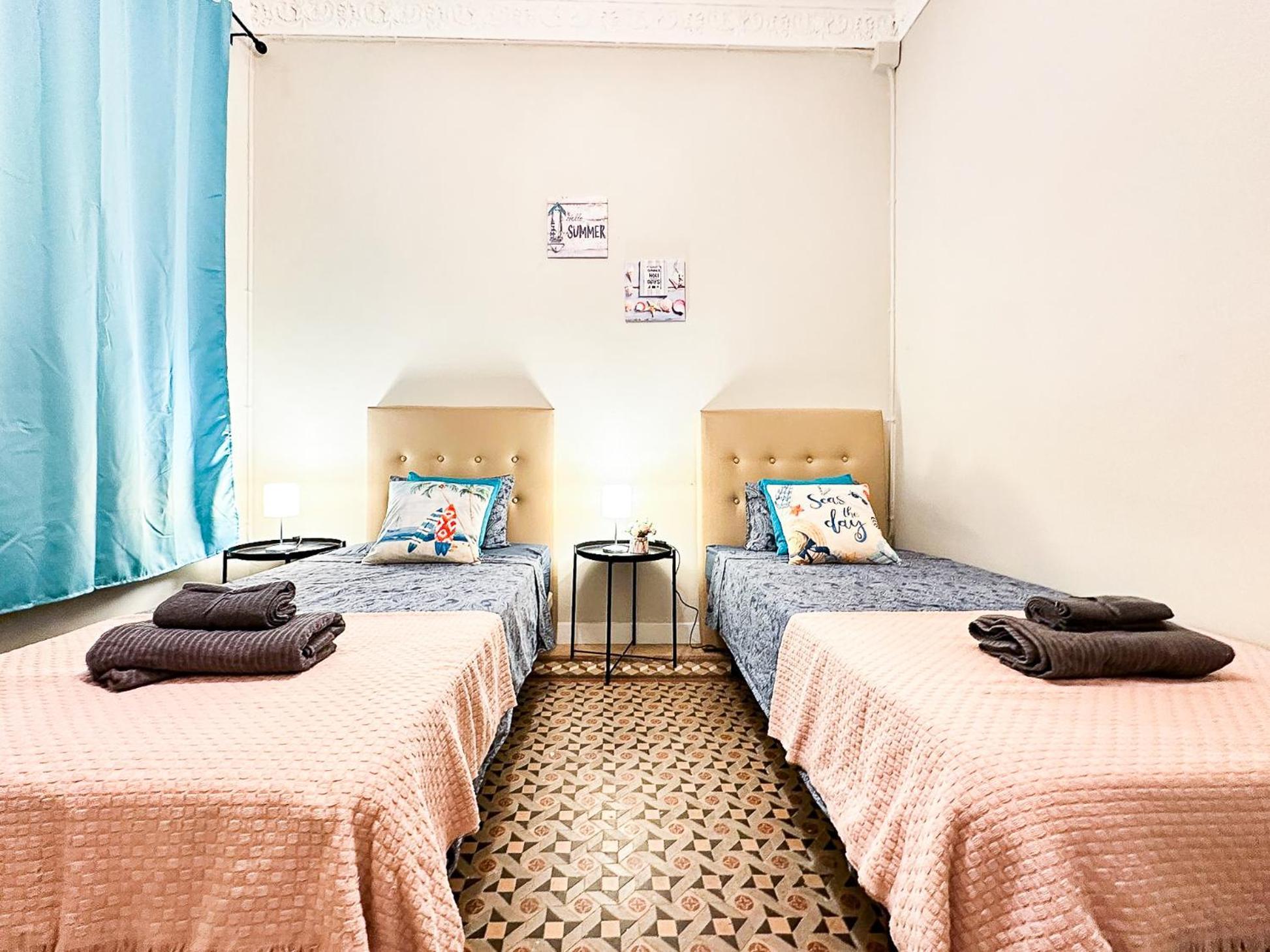 Private Rooms By Plaza Catalunya Barcelona Exterior photo